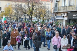 ВИДЕО: Казанлък протестира с хиляден митинг на плoщада (обновена) / Новини от Казанлък