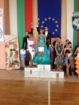 Казанлъшки танцьори със злато от турнир за Купа България