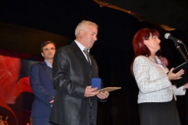 Община Казанлък награди изявени творци и общественици