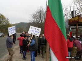 В Турия блокираха дърводобивната техника и работниците / Новини от Казанлък