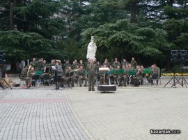 Видео: Духовият оркестър на Стрямска механизирана бригада с концерт в Казанлък