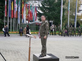 Видео: Духовият оркестър на Стрямска механизирана бригада с концерт в Казанлък