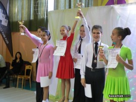 Турнирът по спортни танци в Казанлък започна със злато за двата местни клуба