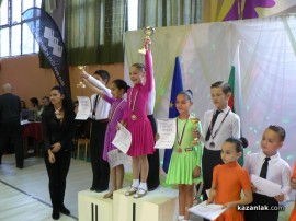 Турнирът по спортни танци в Казанлък започна със злато за двата местни клуба