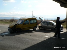 Видео: Жена е в болницата след катастрофа край Мъглиж