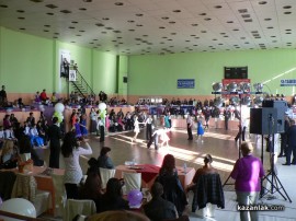 Турнирът по спортни танци в Казанлък започна със злато за двата местни клуба