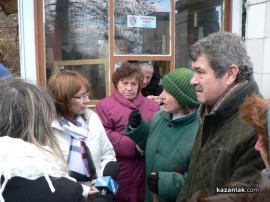 С мотики и вили прогониха новата директорка на Института по розата