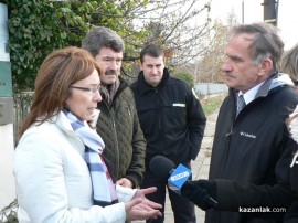 С мотики и вили прогониха новата директорка на Института по розата