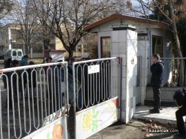 С мотики и вили прогониха новата директорка на Института по розата