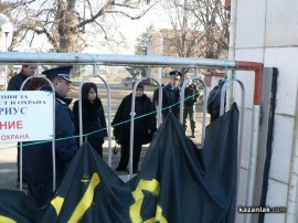 С хитрост и полиция новата директорка на Института по розата влезе в кабинета (Видео)