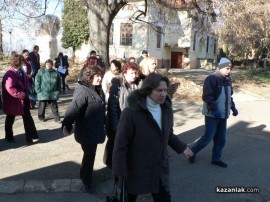 С хитрост и полиция новата директорка на Института по розата влезе в кабинета (Видео)