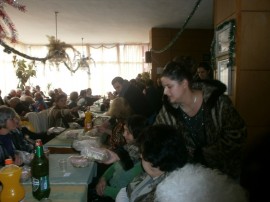 МГЕРБ – Казанлък и тази година подариха празничен рибен обяд на пенсионери