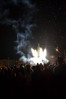 В Казанлък грейна Коледната елха
