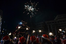 В Казанлък грейна Коледната елха