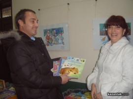 Коледни вълшебства в библиотека Искра