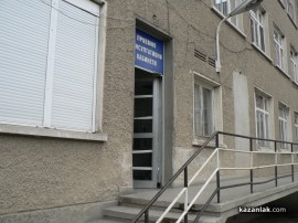 Задържаха мъж потрошил входната врата на казанлъшката болница