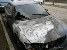 Запалиха автомобил в квартал Изток /видео/