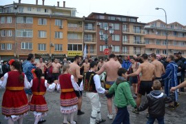 43-годишният Христо Христов спаси Богоявленския кръст в Казанлък