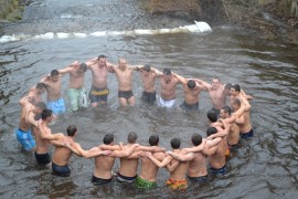 43-годишният Христо Христов спаси Богоявленския кръст в Казанлък