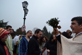 43-годишният Христо Христов спаси Богоявленския кръст в Казанлък