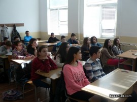 Омбудсманът запозна ученици с ползите и задълженията от притежаването на лична карта