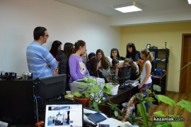 Млади фотожурналисти гостуваха в редакцията ни