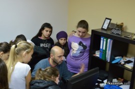 Млади фотожурналисти гостуваха в редакцията ни