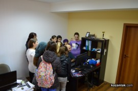 Млади фотожурналисти гостуваха в редакцията ни