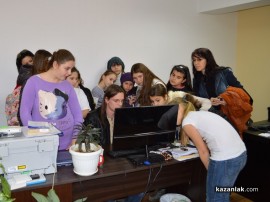 Млади фотожурналисти гостуваха в редакцията ни