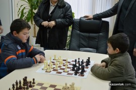 Борис Кърчев връчи новите комплекти за шахмат на победителя в  „Избери кауза и промени Казанлък “