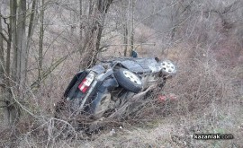 БМВ се преобърна на пътя Казанлък - Стара Загора / Новини от Казанлък