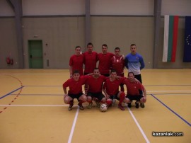 Футболен тим от Казанлък  спечели благотворителния турнир в подкрепа на Вики / Новини от Казанлък