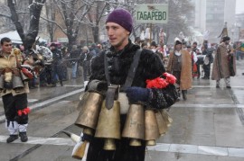 Кукери от община Павел баня се представиха на „Сурва 2014“