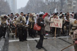 Кукери от община Павел баня се представиха на „Сурва 2014“