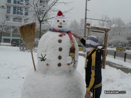 Снежен човек с продуктово позициониране е хит в Казанлък