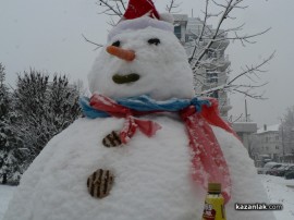 Снежен човек с продуктово позициониране е хит в Казанлък