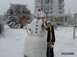 Снежен човек с продуктово позициониране е хит в Казанлък