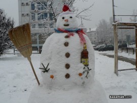 Снежен човек с продуктово позициониране е хит в Казанлък