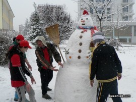 Снежен човек с продуктово позициониране е хит в Казанлък