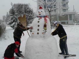 Снежен човек с продуктово позициониране е хит в Казанлък
