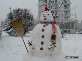 Снежен човек с продуктово позициониране е хит в Казанлък