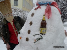 Снежен човек с продуктово позициониране е хит в Казанлък