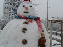 Снежен човек с продуктово позициониране е хит в Казанлък