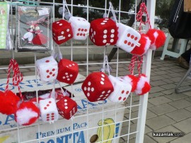 Мартеници Адидас, Найк и Пума на базара в Казанлък