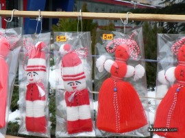 Мартеници Адидас, Найк и Пума на базара в Казанлък