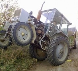 Тракторист е със сериозни травми след пътен инцидент / Новини от Казанлък