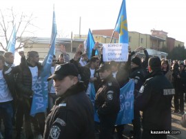 Хора на Бареков причакват кметовете на ГЕРБ и Бойко Борисов до Зорница