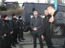 Видео: Николай Бареков дойде пред хотел Зорница и прекрати протестите на неговите симпатизанти