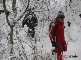  Казанлъшки туристи със снежно Зарезанско  ходене