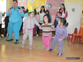 Борис Кърчев зарадва децата и персонала на Дневния център за деца с увреждания с чисто нова пътека за бягане